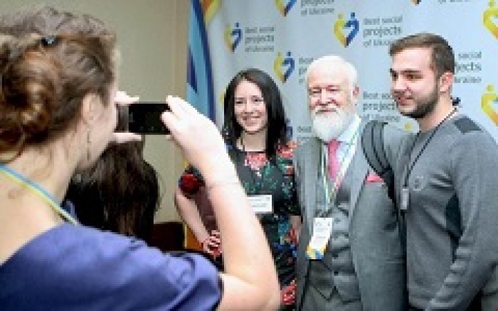 Державу будують люди, а не політики. 