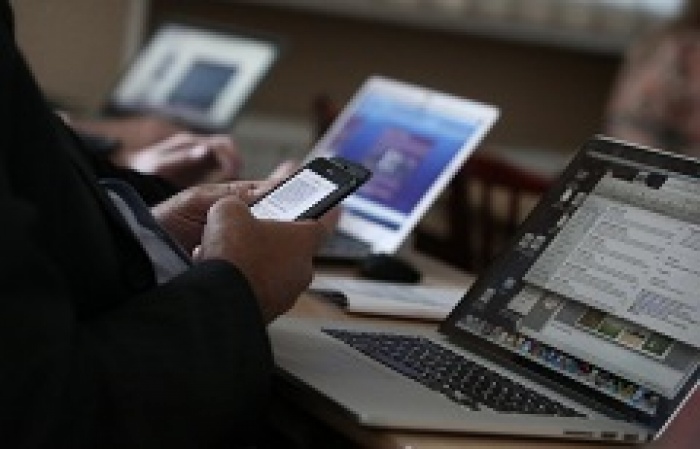 Доля мобильных интернет-пользователей и самые популярные сайты среди ПК-аудитории страны