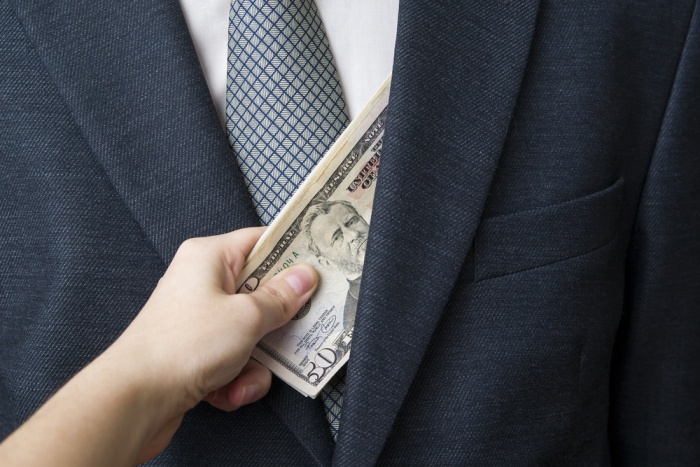 Коррупционный скандал назрел на рекламном рынке