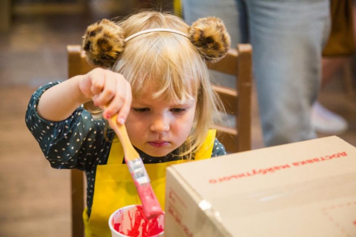 Стартовал социальный проект «Нова пошта» - «Кольорові посилки»