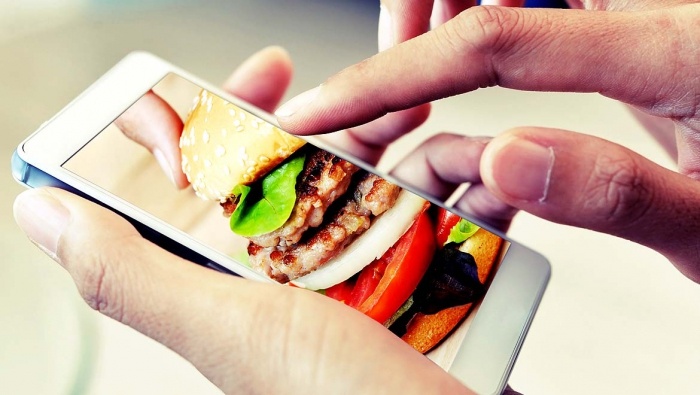 Facebook запустил сервис по заказу еды