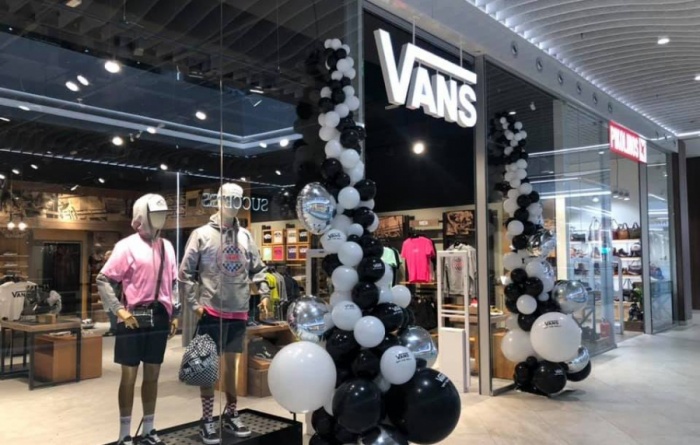 Обувной бренд Vans вышел в Украину
