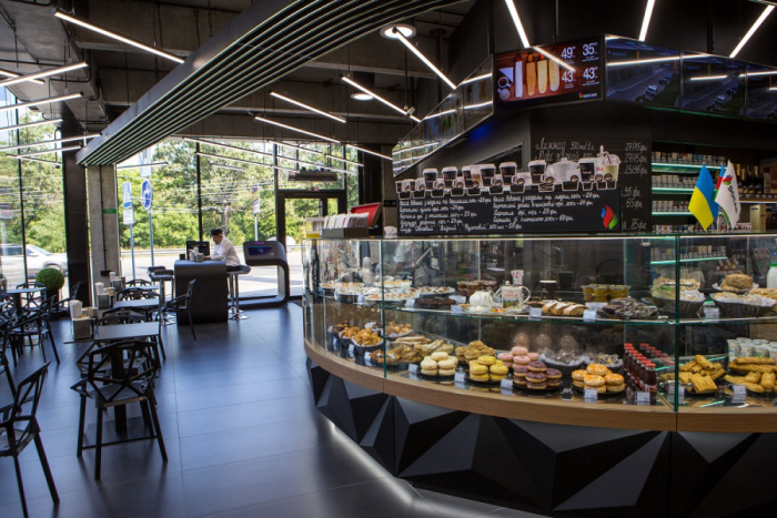 Українці люблять каву з круасаном та безконтактну оплату