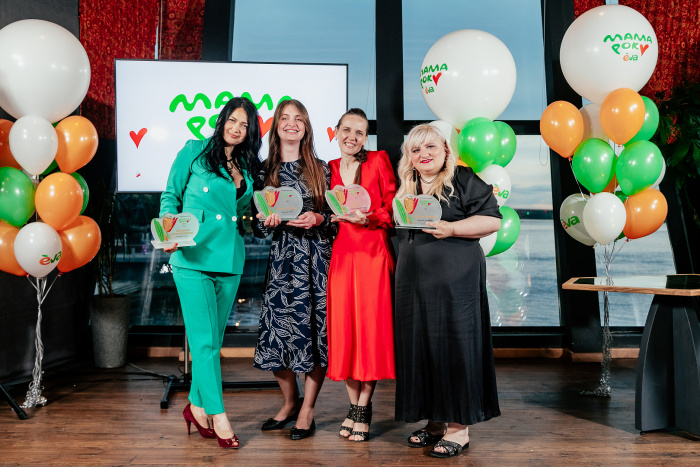 Признание для самых дорогих: EVA наградила победительниц «Мама года-2021»
