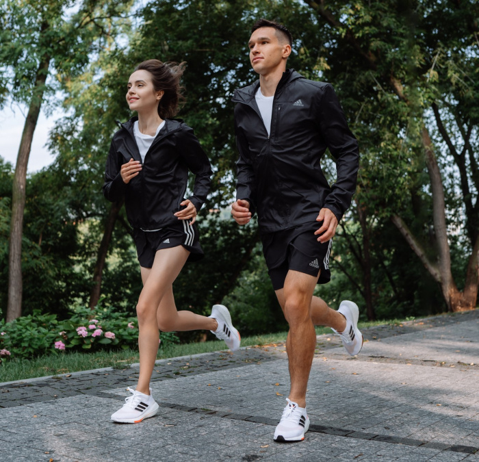 Александр Тымчик и Маша Голуб в кампании ULTRABOOST 21 «БЕГОМ ЗАРЯЖАТЬСЯ»