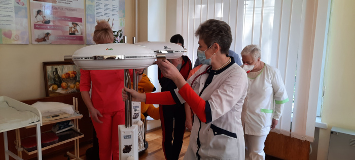 Дети будущего: EVA и БФ «КОЛО» передали лампу фототерапии в Тернопольскую детскую больницу