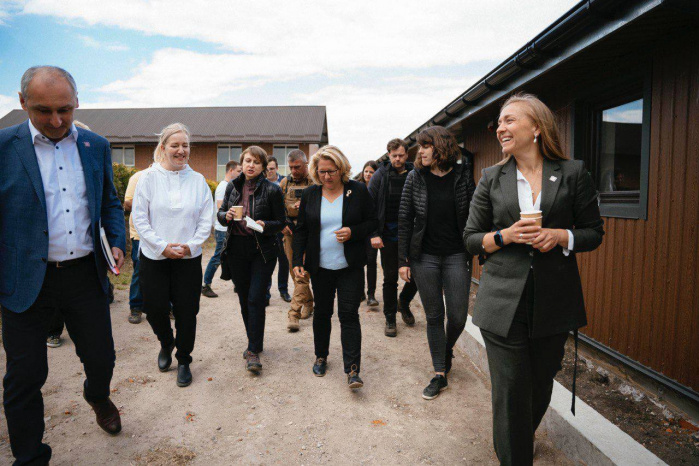 Німецька міністерка Свенья Шульце відвідала ферму на Львівщині