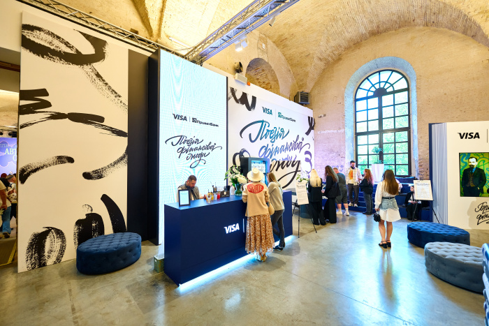 Visa та ПриватБанк на Книжковому Арсеналі: поезія, фінанси й новий погляд на преміумсервіс