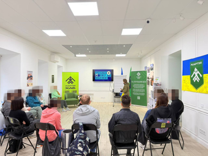 Знання, що рятують життя: команда Хартія-Хабу у Дніпрі провела навчання з домедичної допомоги при кровотечах