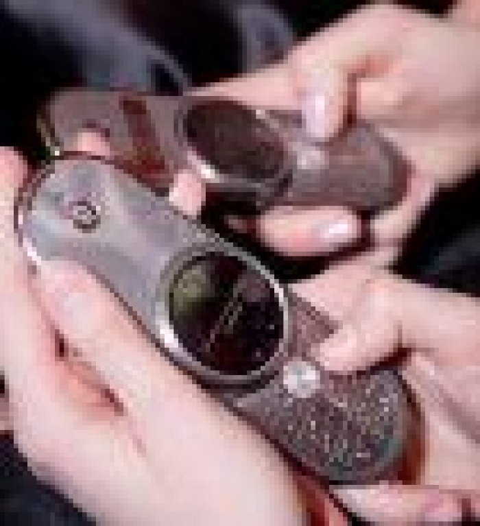 IKON Luxury Marketing&Fashion Consulting представило самый артистичный телефон – Motorola Aura