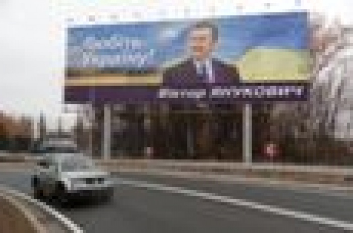 Рада отклонила законопроект о запрете рекламы в 20 м от дорог