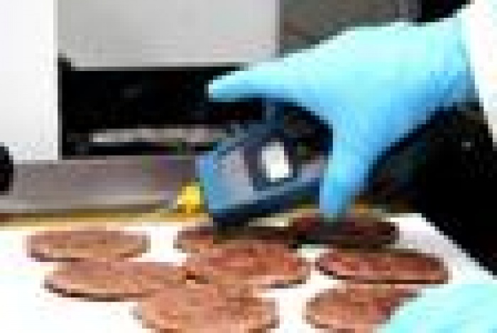 Звідки беруться смачні гамбургери? МакДональдз запросив журналістів на м’ясне виробництво