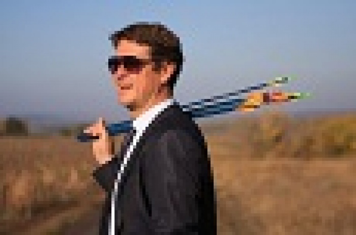 «Дwа Тоwарища» отмечает… Но не празднует одно событие!